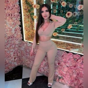 Tan Skinny High-Waisted Leggings with Form-Fitting Stretch